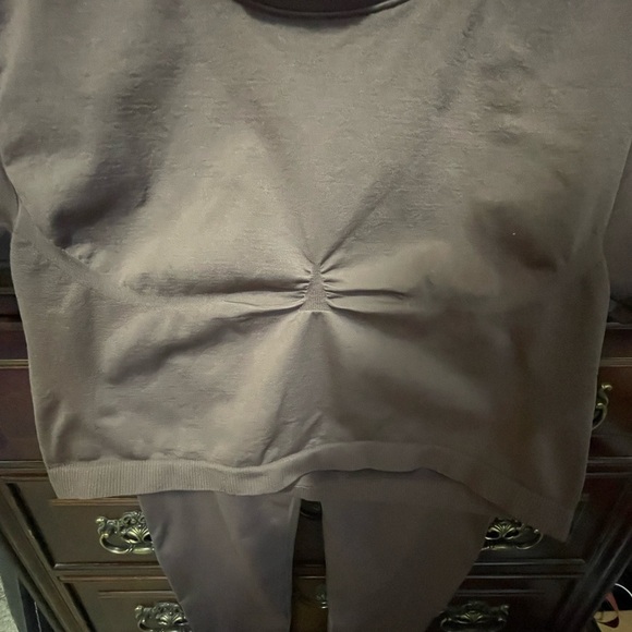 Chocolate brown Two-Piece Set crop top with high waisted leggings. - Picture 8 of 8